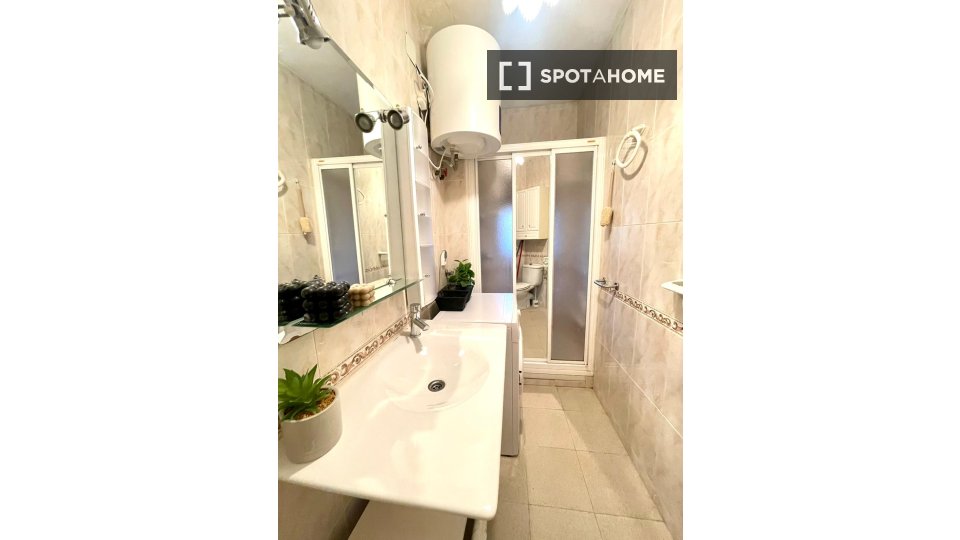 Double room Madrid, 3 beds — photo 6