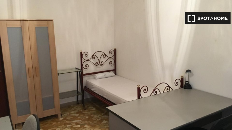 Shared apartment in Frankfurt - en Bolonia