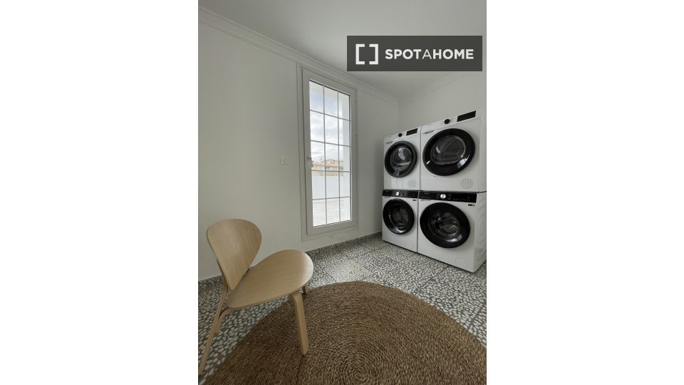 Double room Malaga, 9 beds, 370m² — photo 2
