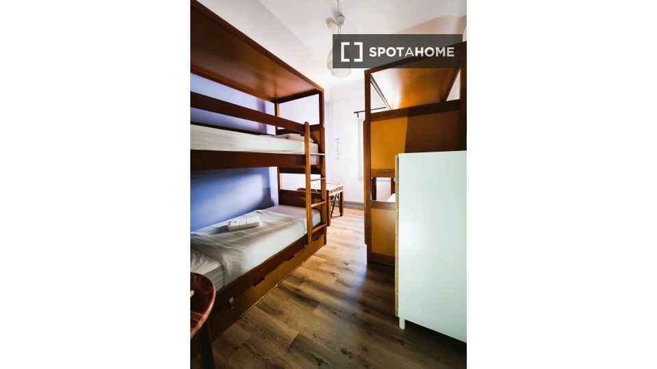 Double room Lisbon, 11 beds, 200m² — photo 26
