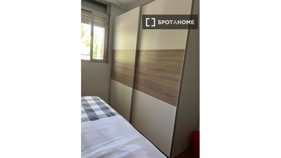 Double room Madrid, 3 beds — photo 11
