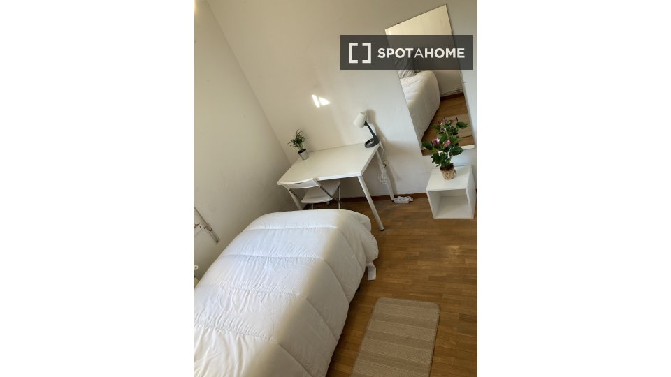 Double room Madrid, 4 beds, 70m² — photo 8