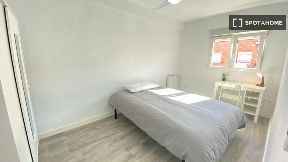 Double room Madrid, 4 beds — photo 8
