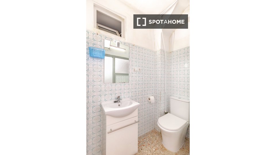 Double room Alicante, 5 beds, 95m² — photo 14