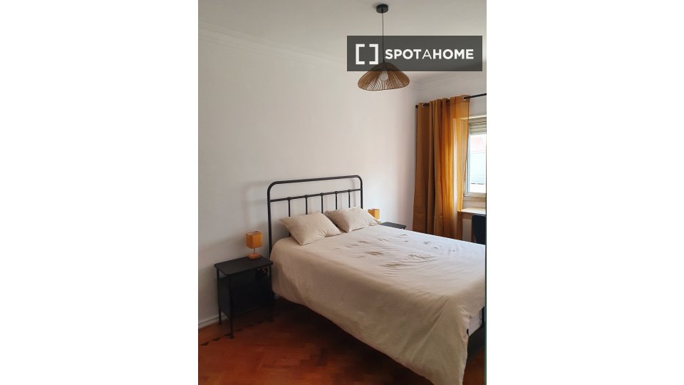 Apartment Lisbon, 2 beds, 70m² — photo 1
