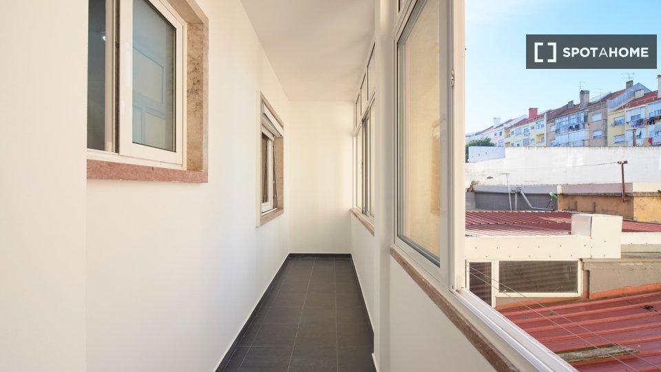 Double room Lisbon, 4 beds — photo 48