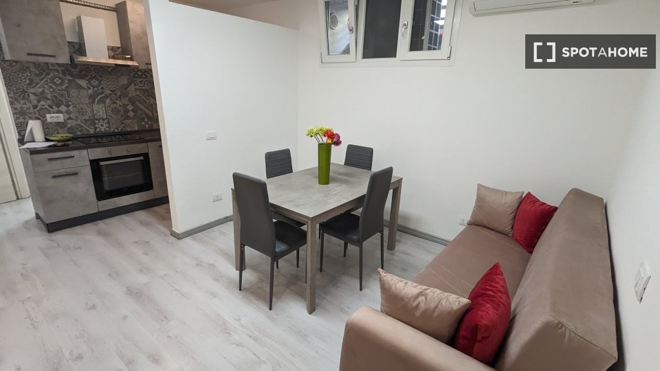 Double room Milan, 3 beds, 75m² — photo 8