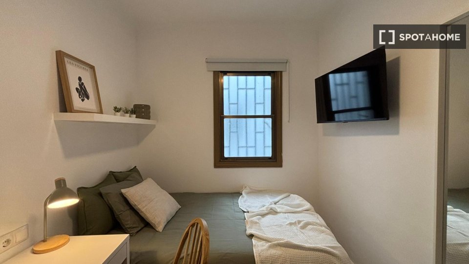 Double room Barcelona, 4 beds, 85m² — photo 9