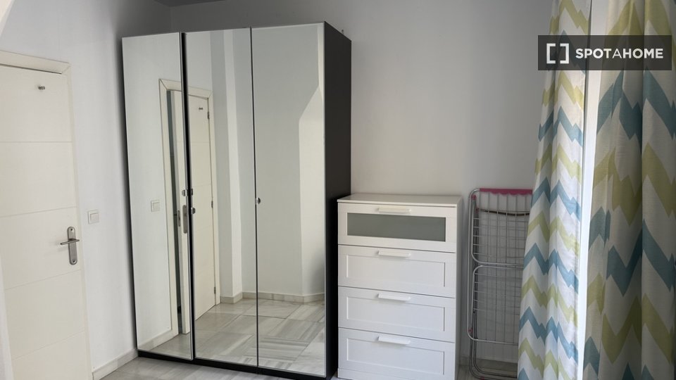 Apartment mono Seville — photo 13