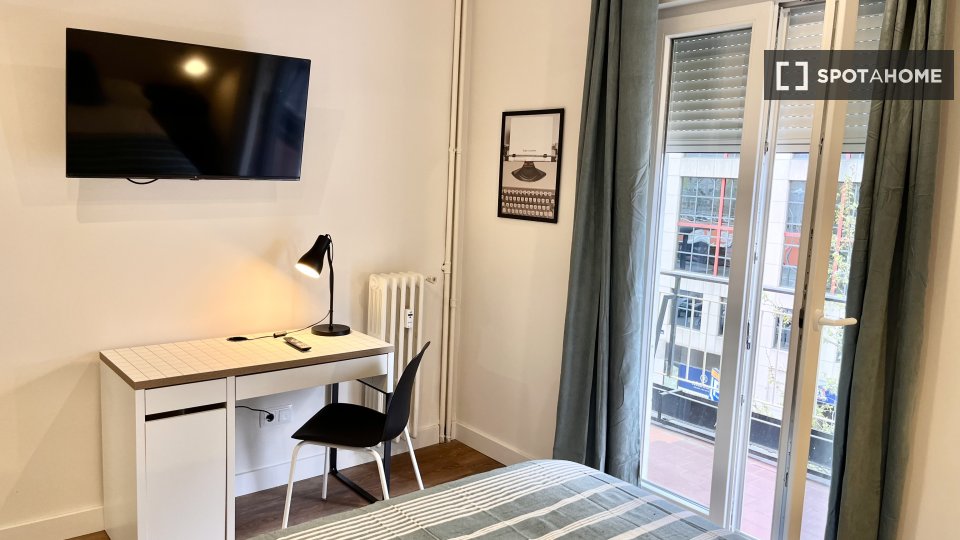 Double room Madrid, 5 beds, 110m² — photo 13