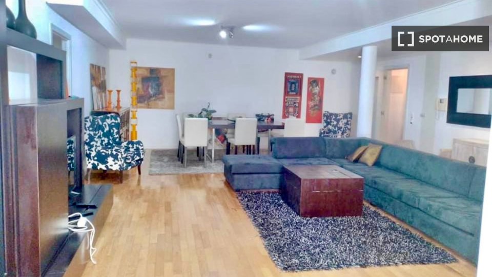 Double room Lisbon, 2 beds, 16m² — photo 3