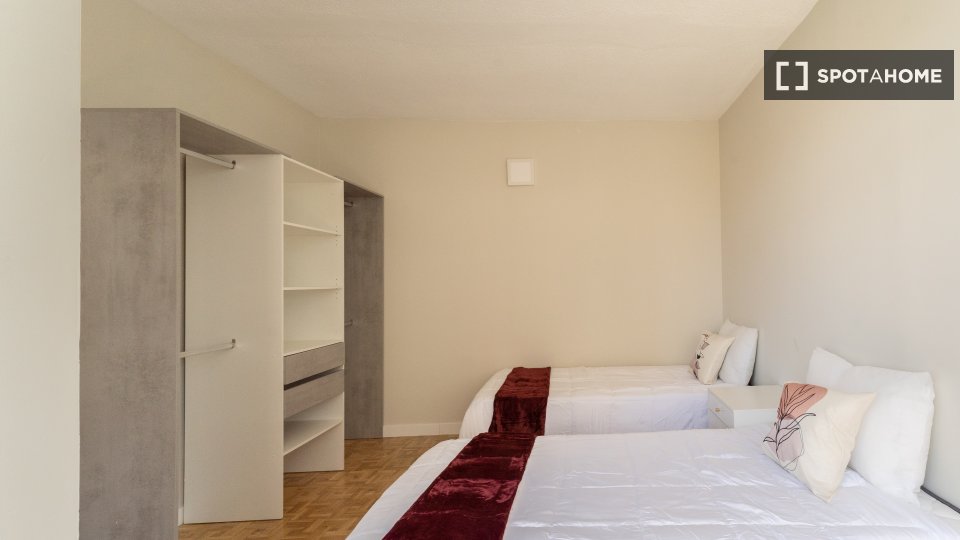 Double room Madrid, 5 beds — photo 19