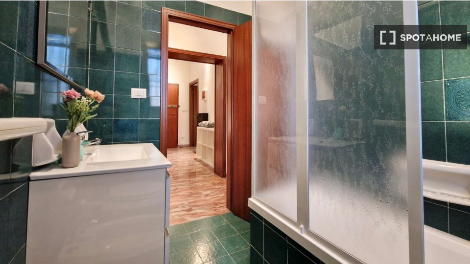 Double room Bologna, 3 beds — photo 13