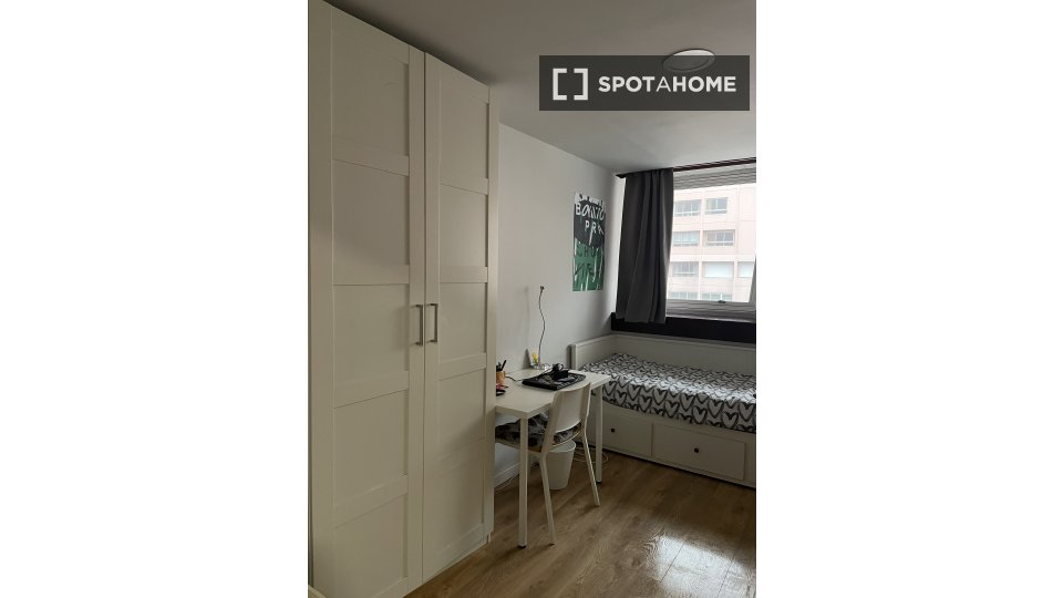 Double room Lisbon, 5 beds, 90m² — photo 6