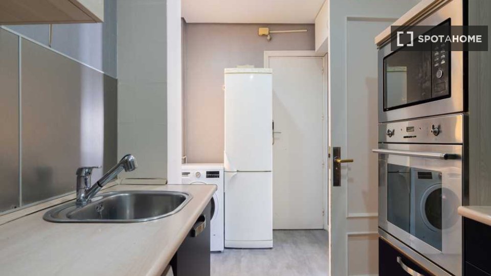Double room Madrid, 7 beds — photo 30