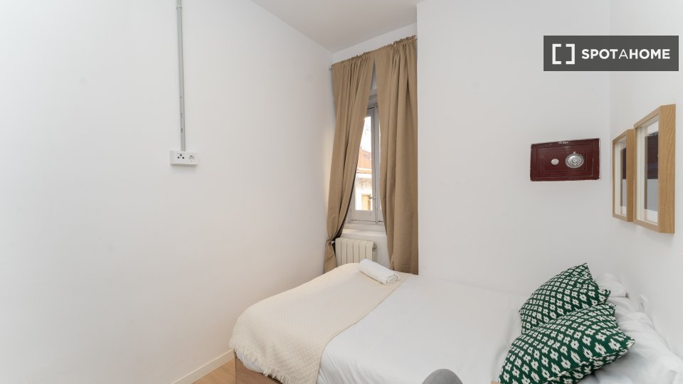 Double room Madrid, 10 beds — photo 38