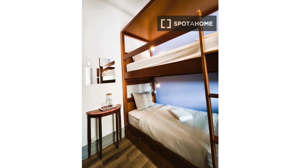 Double room Lisbon, 11 beds, 200m² — photo 28