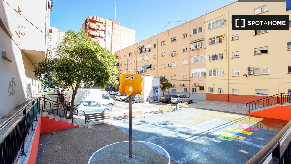 Double room Valencia, 3 beds, 90m² — photo 17