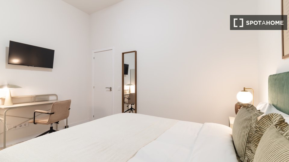 Double room Madrid, 7 beds, 230m² — photo 8