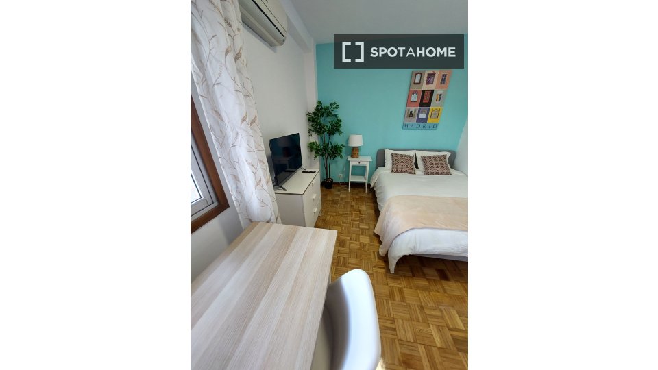Double room Madrid, 4 beds, 100m² — photo 12