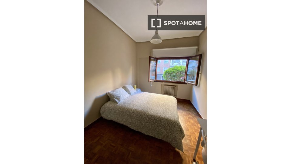 Double room Bilbao, 4 beds, 85m² — photo 9