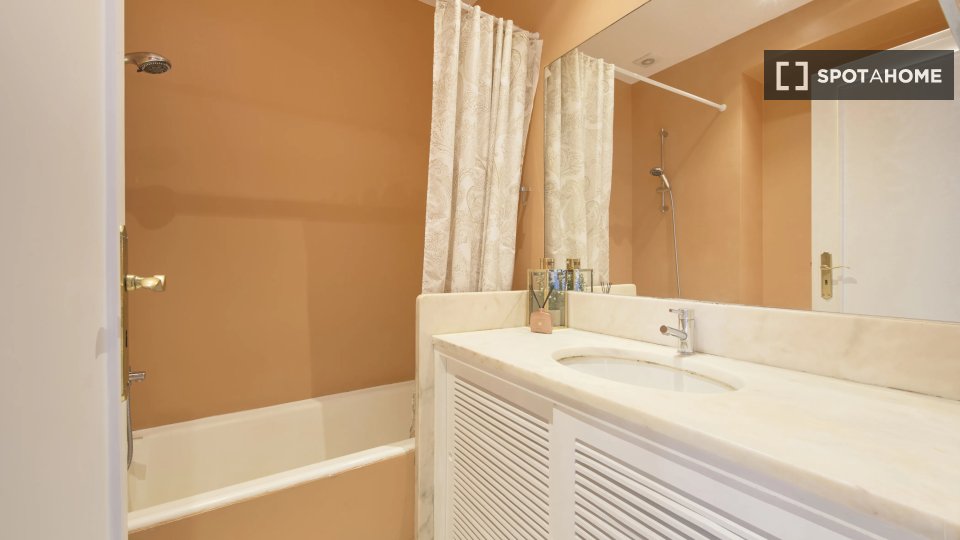 Double room Lisbon, 7 beds — photo 18