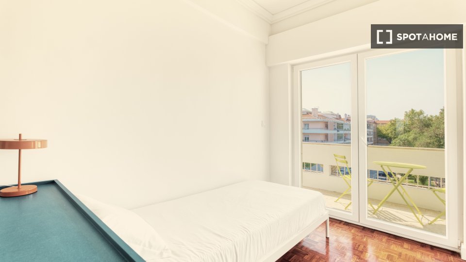 Double room Lisbon, 5 beds — photo 4