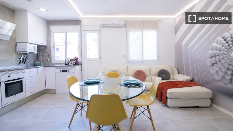 Double room Valencia, 3 beds, 65m² — photo 26