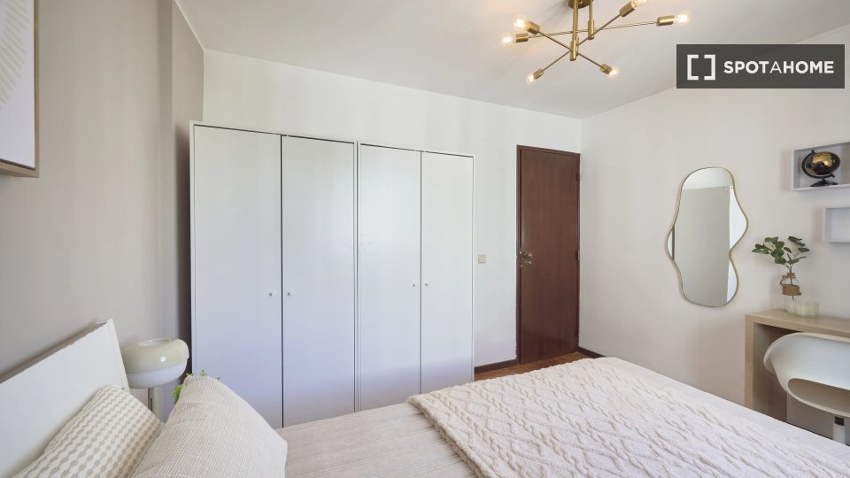Double room Lisbon, 5 beds — photo 4