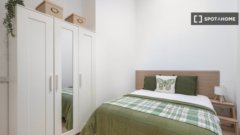 Double room Madrid, 4 beds, 140m² — photo 1