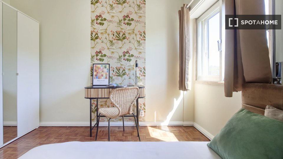 Double room Lisbon, 5 beds — photo 14