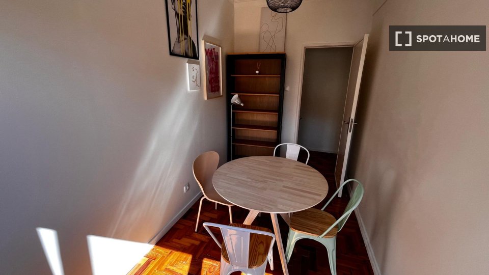 Double room Lisbon, 4 beds — photo 8