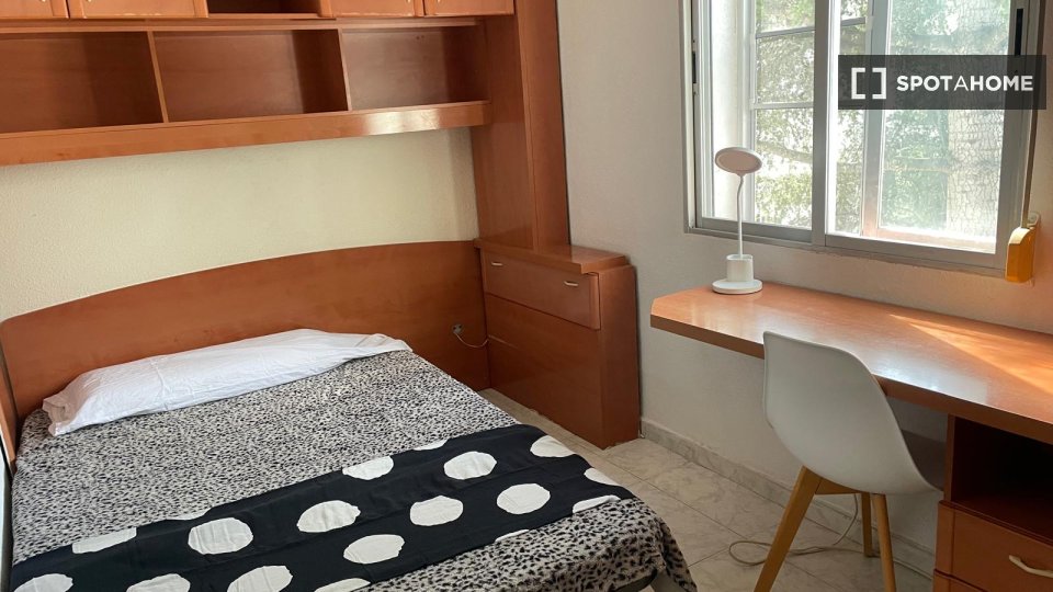 Double room Madrid, 4 beds, 90m² — photo 1