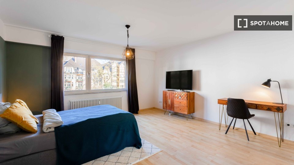 Double room Cologne, 5 beds, 151m² — photo 10