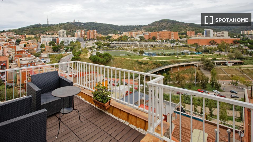 Apartment Barcelona, 4 beds, 140m² — photo 1