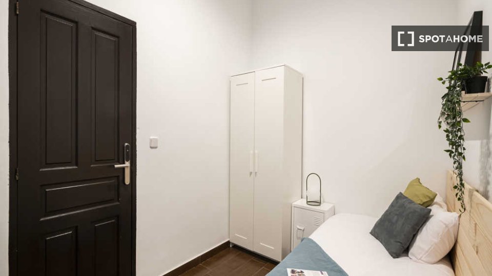 Double room Madrid, 6 beds — photo 46