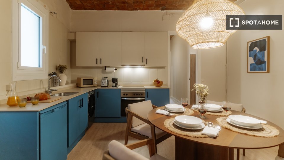 Double room Barcelona, 3 beds, 90m² — photo 6
