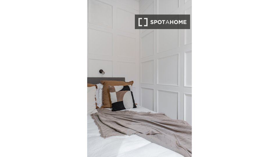 Double room Madrid, 10 beds, 173m² — photo 44