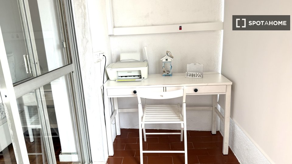 Apartment Lisbon, 2 beds, 70m² — photo 26