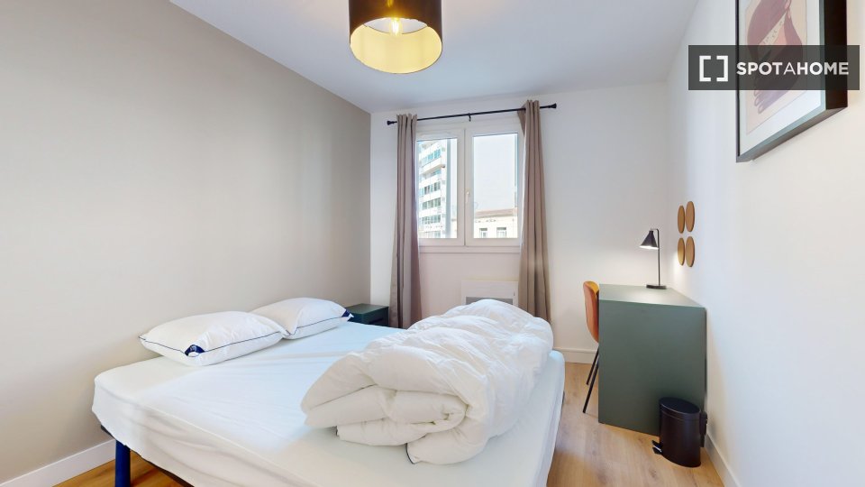 Double room Lyon, 3 beds — photo 20
