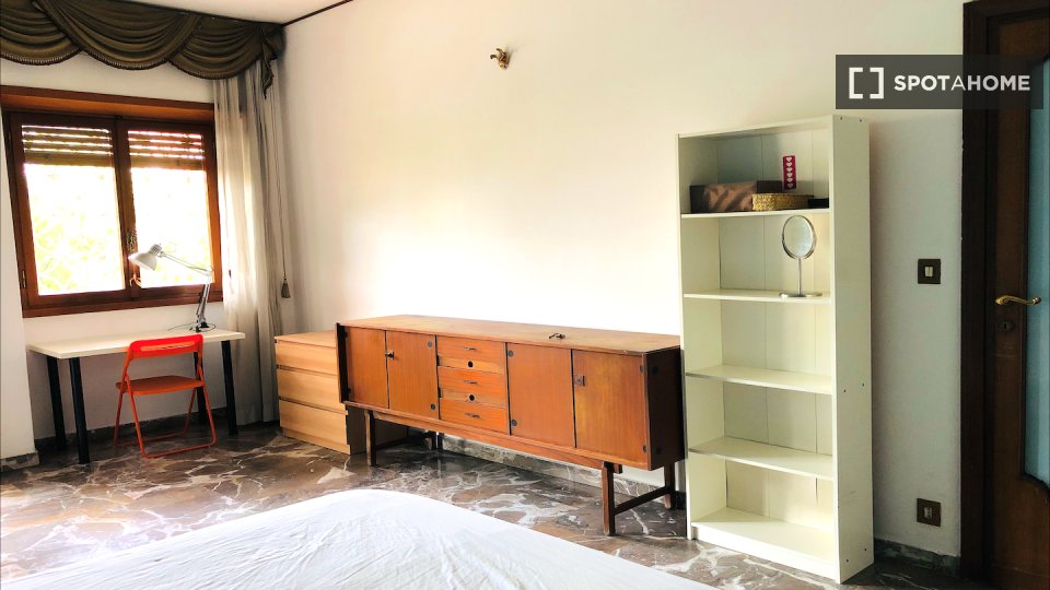 Double room Rome, 5 beds — photo 5