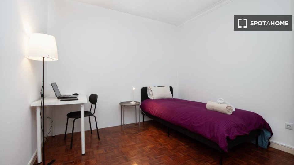 Double room Lisbon, 4 beds, 100m² — photo 10