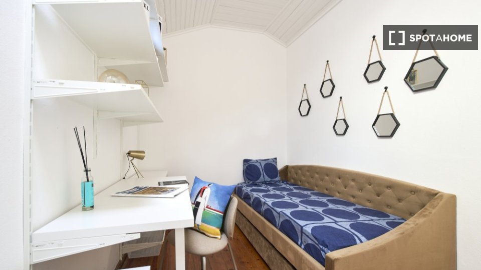 Double room Lisbon, 6 beds — photo 11