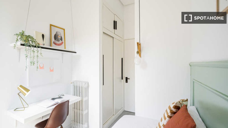 Habitación en un piso compartido de 68 habitaciones en alquiler en Justicia
