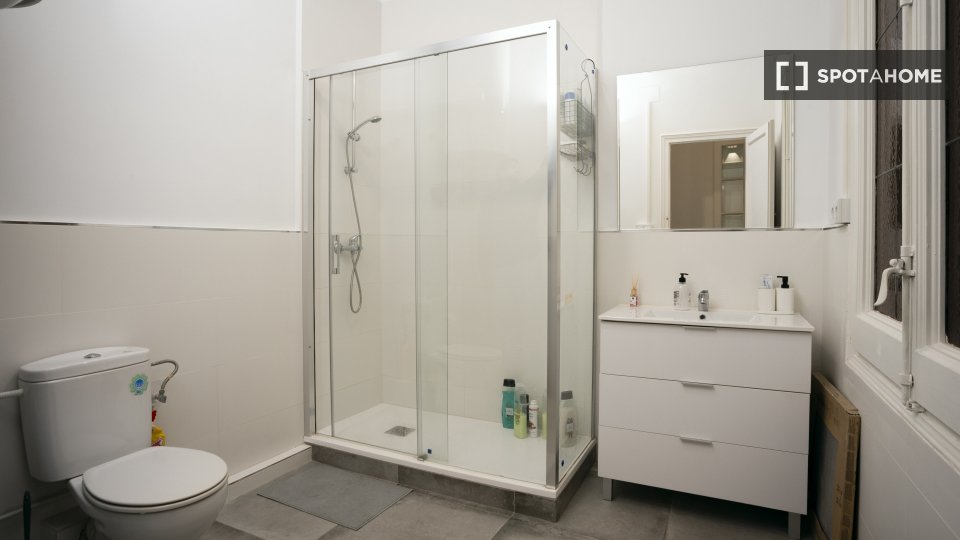 Double room Barcelona, 10 beds, 220m² — photo 32