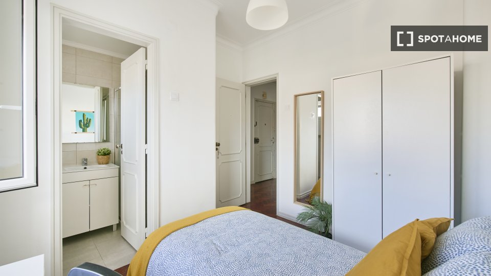 Double room Lisbon, 7 beds — photo 15