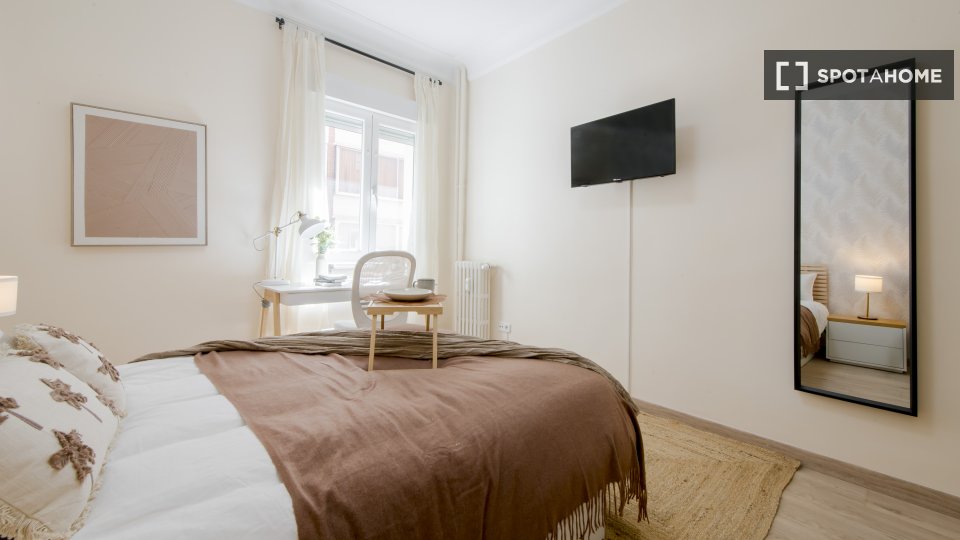 Double room Madrid, 7 beds, 200m² — photo 10