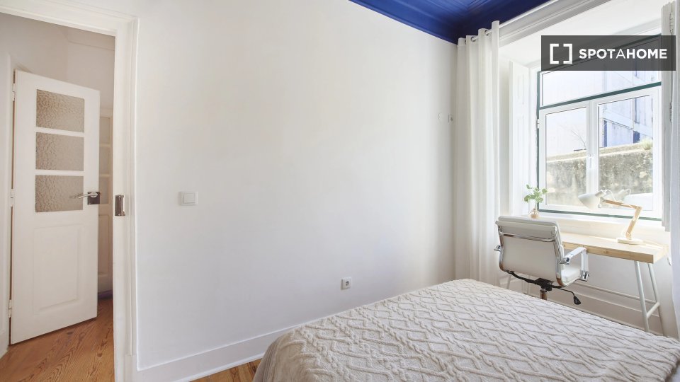Double room Lisbon, 5 beds — photo 4