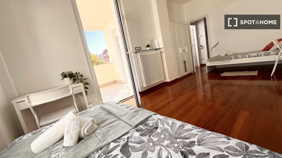 Double room Milan, 4 beds, 107m² — photo 2