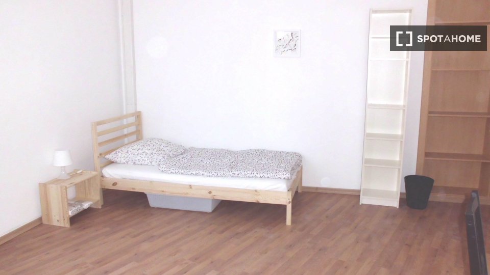 Double room Berlin, 5 beds, 142m² — photo 10